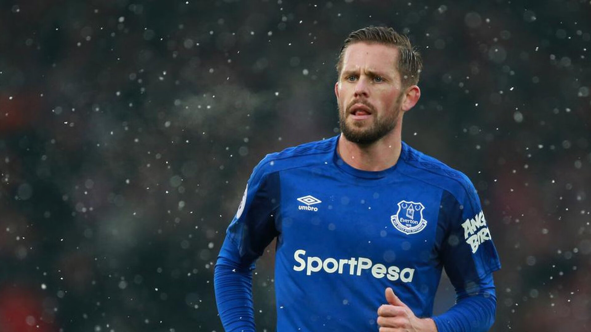 “马科斯·梅特罗的灵活突破与精确传球，带领阿根廷美洲狮队勇闯世界”